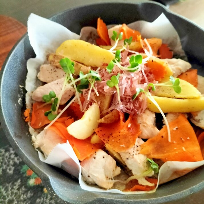 ひらひらにんじんと鶏肉のおかか醤油炒め焼き♪